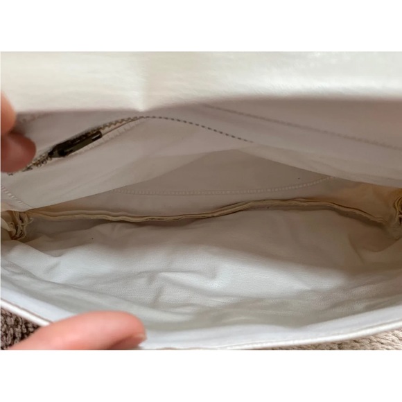 Rare Vintage Stocko Cream Clutch With Gold Accents Snap Close And Cracked Design - Picture 4 of 7